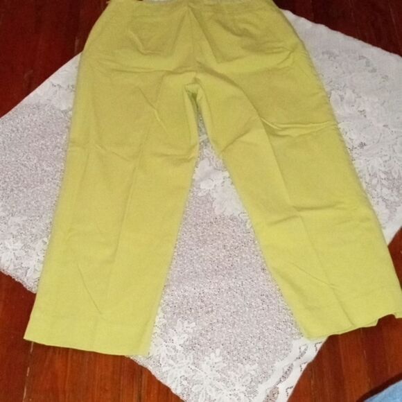 TALBOT'S Women's Heritage Stretch Capris - Picture 2 of 7